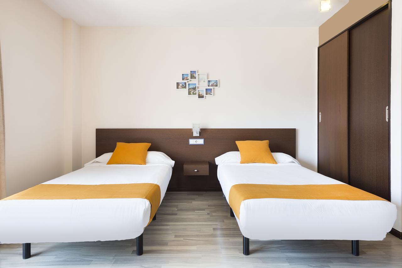 Ginosi Basics Centric Apartel Castelldefels Eksteriør billede