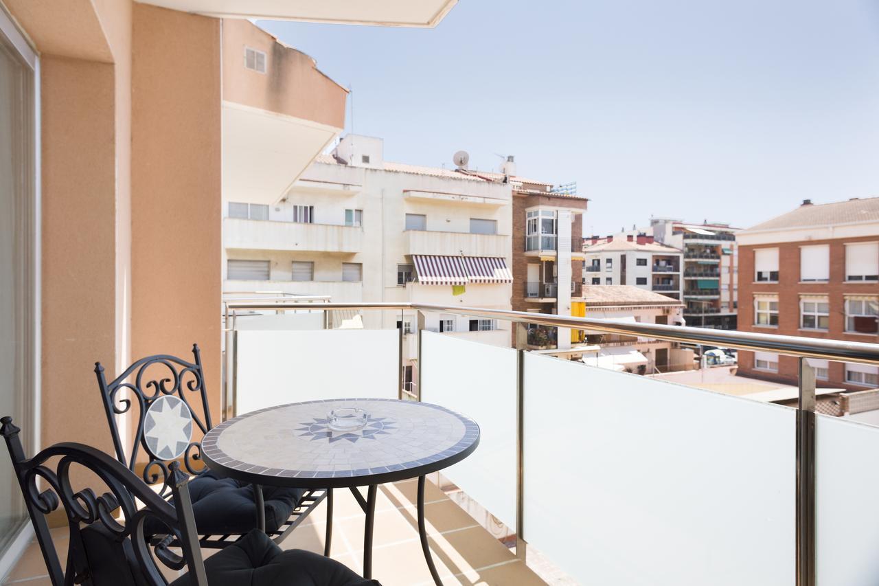 Ginosi Basics Centric Apartel Castelldefels Eksteriør billede