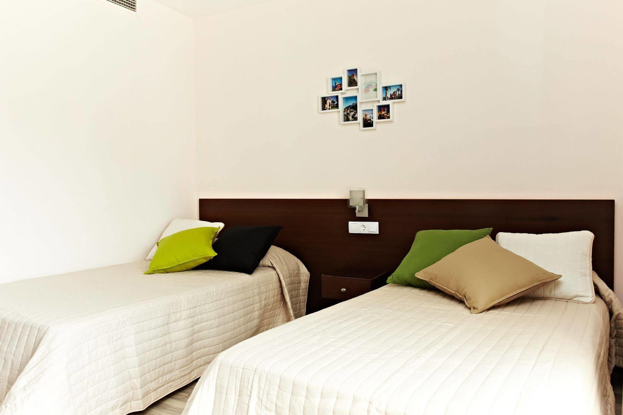 Ginosi Basics Centric Apartel Lejlighed Castelldefels Eksteriør billede